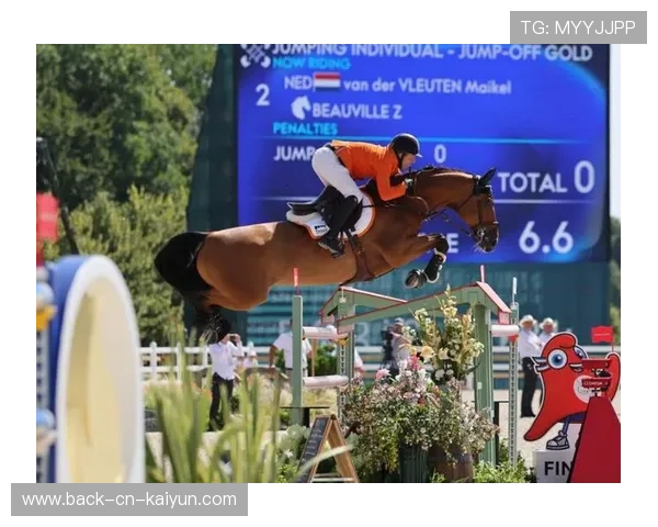 荷兰骑手 Maikel van der Vleuten 在巴黎奥运会个人障碍赛中荣获铜牌，与马匹 Beauville Z 一同创造历史。